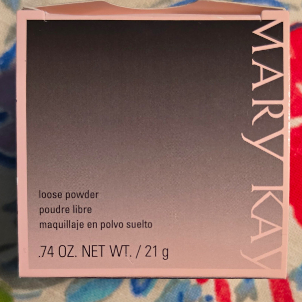 NIB Mary Kay Signature Loose Powder Beige 2 Item #022170 full-sized, 0.74 oz